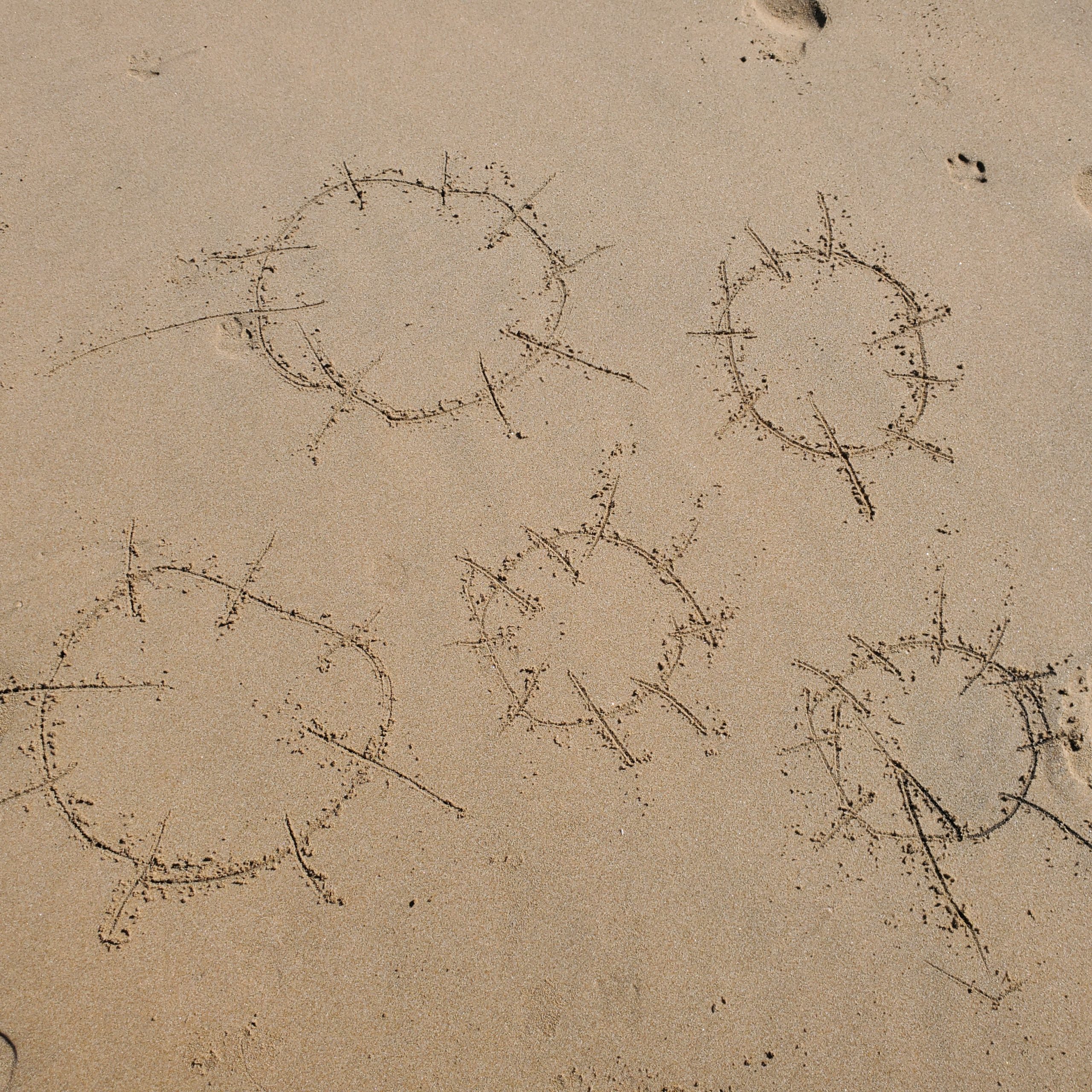 Sand drawing – circles